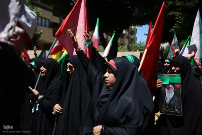 قافله عزاداری و نماز ظهر روز عاشورا در اصفهان