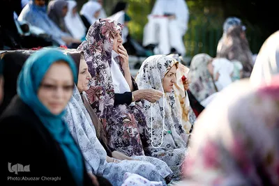 اقامه نماز عیدسعید فطر در امام زادگان پنج تن(ع) لویزان