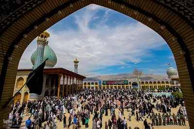لحظه تحویل سال ۱۴۰۴ در حرم حضرت شاهچراغ (ع)