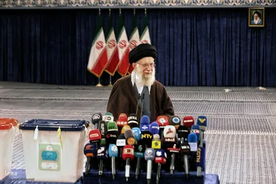 حضور مقام معظم رهبری در پای صندوق رای
