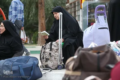 ⁨حال‌و‌هوای مسافران اربعین در ترمینال مسافربری قم⁩