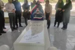 غبارروبی قبور شهدای جنگ تحمیلی 12 روزه توسط اعضای جهاد دانشگاهی لرستان