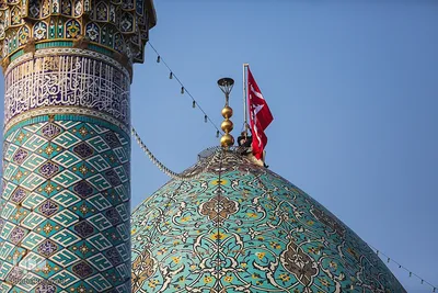برافراشتن پرچم عزای فاطمی برفراز گنبد شاهچراغ(ع)