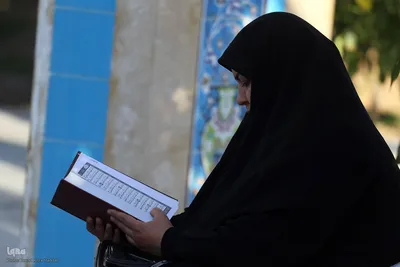 آیین جزءخوانی قرآن کریم در جوار مقبره شهدای گمنام