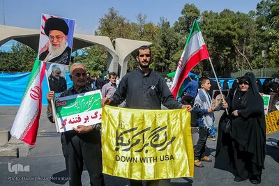 راهپیمایی مردم تهران در اعتراض به اغتشاشات اخیر