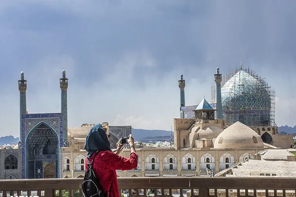 Rusya'dan ilk turist kafilesi Tahran'a geldi