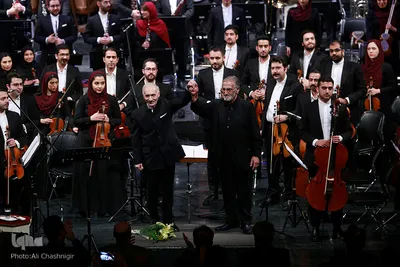 اجرای ارکستر ملی موسیقی ایران به رهبری فریدون شهبازیان و رهبر مهمان «آقاوردی پاشایف» از کشور آذربایجان در شب اول جشنواره موسیقی فجر