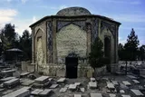 آغاز مرمت دو عمارت و یک بقعه در آرامستان تاریخی دارالسلام شیراز
