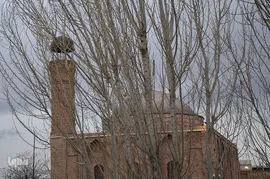 از زمان شاه طهاسب یکم، تنها دو طاق مرمرین در این مسجد باقی مانده که جنبه تاریخی دارد.
