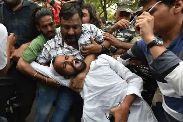 Amnesty Urges New Delhi to Stop ‘Vicious’ Crackdown on Muslims