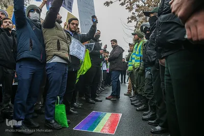 تجمع مردمی دانشجویی مقابل سفارت فرانسه