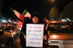 یک تکه مقوا، یک دنیا حرف؛ پلاکاردها زبان گویای میدان