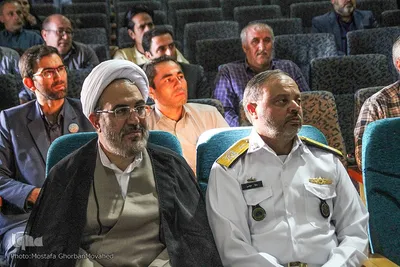 رونمایی از کتاب «قاب سرخ» آلبوم تصاویر مادران و پدران شهید در اهر
