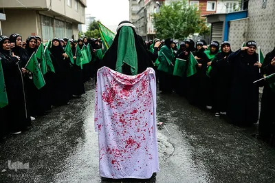زنان شیعه مسلمان ترکیه در مراسم مذهبی برگزار شده برای عاشورا در استانبول شرکت می کنند