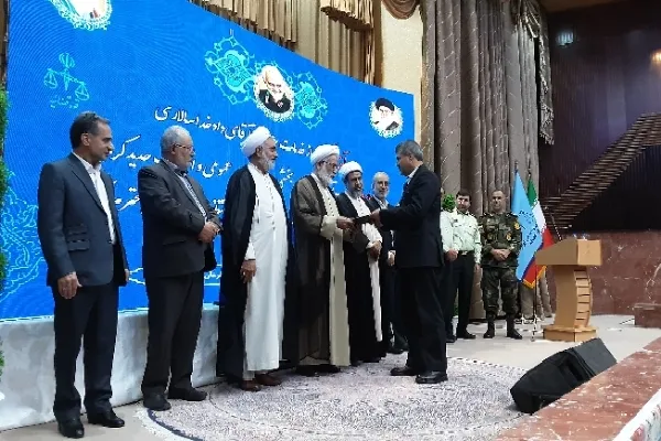 آیین تکریم و معارفه دادستان عمومی و انقلاب کرمان برگزار شد