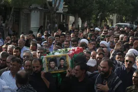 تشییع پیکر مادر 4 شهید دوران دفاع مقدس در شهیدآباد فارس