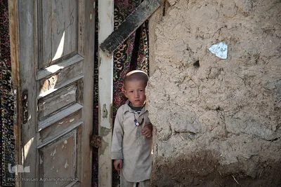 توزیع بسته های غذایی هم نمک میان اتباع خارجی نیازمند در روستای «سلمان آباد» کهریزک