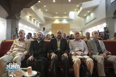 آیین رونمایی از قرآن زعفرانی کهن‌ترین نسخه کامل مورخ فارسی