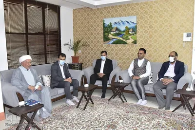 دیدار و رییس مرکز اطلاع رسانی وزارت کشور با خانواده شهید در بیرجند