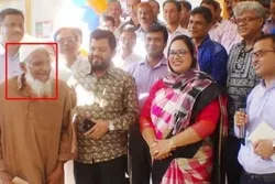 এখনও খালি চোখে কোরআন তেলোয়াত করেন ১১৯ বছরের জোবেদ আলী!