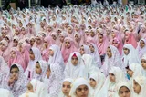 عکس | مراسم جشن تکلیف سه هزار نفری دانش‌آموزان دختر یزدی