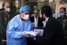 اهدای غذای حضرتی امام رضا(ع) به بیماران کرونایی و کادر درمانی بیمارستان خانواده نزاجا