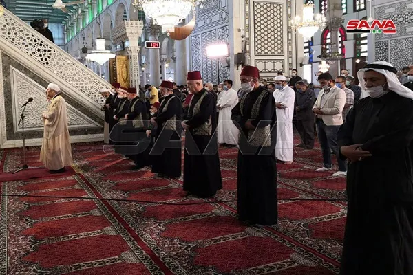 Suriye camileri iki aylık bir tatilden sonra yeniden açıldı