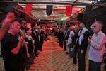 گوشه ای از خدمات خادمان موکب حضرت احمد ابن موسی(ع) به زائران اربعین حسینی در کربلا