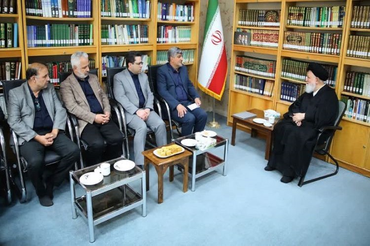 دیدار آیت‌الله سیداحمد علم‌الهدی، امام جمعه مشهد مقدس با  رئیس جهاددانشگاهی خراسان رضوی