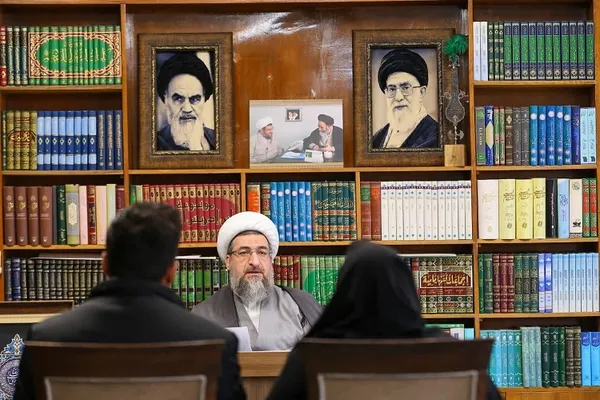 دیدار اقشار مختلف مردم با امام جمعه تبریز