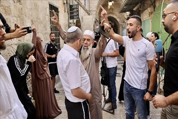 مئات المستوطنين الصهاينة يقتحمون المسجد الأقصى