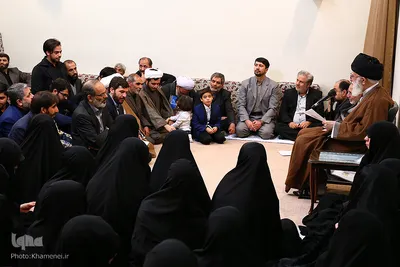 دیدارجمعی‌ازخانواده‌های‌شهدای مدافع‌حرم با رهبرانقلاب