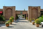 سردر اصلی ولی بدون نشان مرکز دایرةالمعارف بزرگ اسلامی