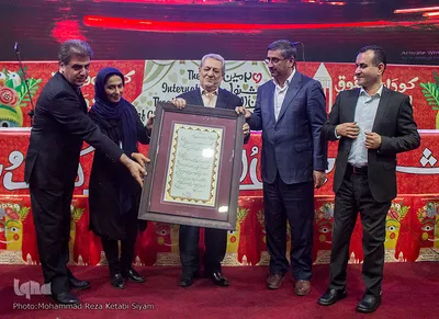 رونمایی از المان جشنواره بین‌المللی تئاتر کودک و نوجوان در همدان