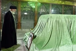 د اسلامي انقلاب معظم رهبر د امام خمیني او ګلزار شهدا مزار ته لاړ