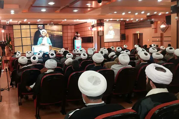 یاد خدا همراه با توجه به خلق خدا باشد
