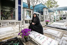 غبارروبی مزار شهدا در آخرین پنجشنبه سال ۱۳۹۷