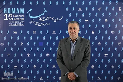 بازدید نیکنام حسینی پور، مدیر عامل خانه کتاب  از نمایشگاه آثار جشنواره ملی هنری «همام»