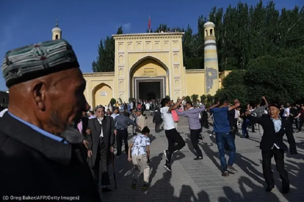 Çin'deki Uygur Camii'den İslami semboller sökülüyor