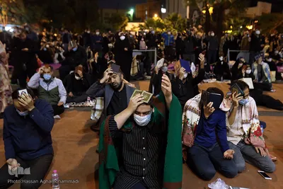 Muslime begehen die Nacht der Bestimmung auf dem Palästina-Platz