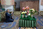 خیرالله محمدیان پژوهشگر دینی در آرامگاه آخوند ملاعلی قطب‌الدین بن علی بن قطب‌الدین بهبهانی مفسر قرآن در بهبهان 