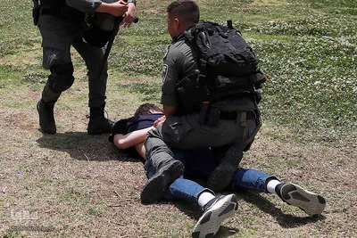 اهتزاز پرچم فلسطین در راهپیمایی روز پرچم شهرک نشینان صهیونیست در بیت المقدس