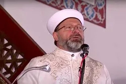Präsident der Diyanet verurteilt den Angriff auf eine Moschee in Dänemark