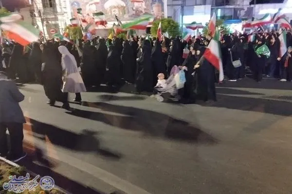 شب‌های وفاداری در بابلسر؛ شکوه اجتماع مردمی در میدان شهدا و بیعت با رهبری