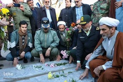 جشن مبعث و گلباران مزار شهدای انقلاب در گلستان شهدای اصفهان