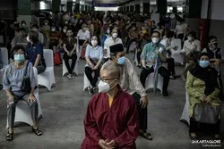 Tokoh Agama Indonesia Mendapatkan Vaksin Covid-19