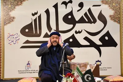 Iranischer Koranrezitator zu Gast in Pakistan
