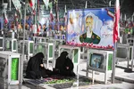 اینجا شمعی روشن است 
