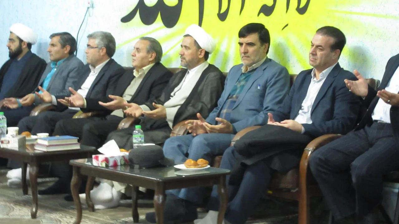 محفل انس با قرآن دانش‌آموزان در اردبیل