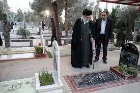 د  ارواښاد امام خمیني په حرم  کې د اسلامی انقلاب  شتون